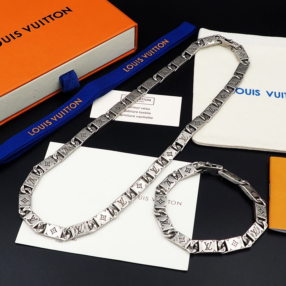 Louis Vuitton Monogram Tied Up Necklace